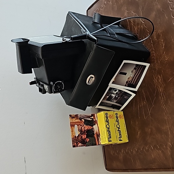 Polaroid Flash Cube Camera - Picture 8 of 8